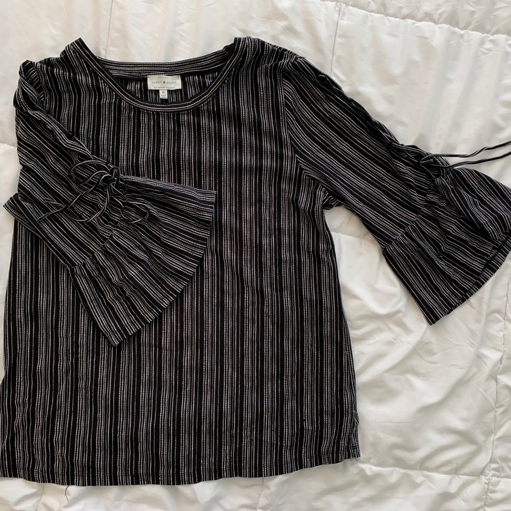 LUCKY BRAND - B&W Striped Bell-Sleeve Blouse - M